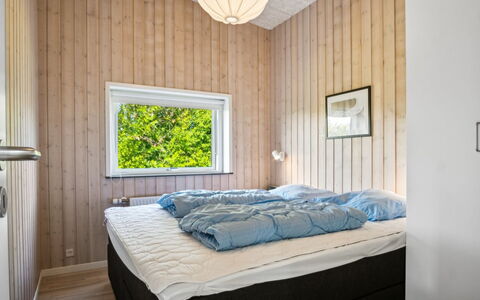 Gloria - 500M from the Sea: Camera Da Letto, Legna, Interior Design, Letto, Pavimentazione, Soffitto, Pavimento, Lenzuolo, Bedding, Camera