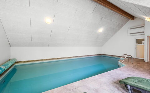 Hera: Pavimentazione, Soffitto, Pavimento, Piscina, Attico, Ricorrere, Illuminazione Diurna, Piastrella, Design, Hotel