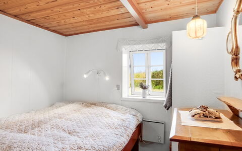 Vili - 100M from the Sea: Parete, Legna, Camera Da Letto, Letto, Soffitto, Interior Design, Pavimento, Mobilia, Casa, Casa