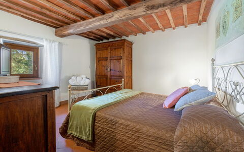 Chiara House In Galenda, Chianti, Pool And Nature: Mobilia, Costruzione, Comfort, Legna, Interior Design, Cabinetry, Letto, Pavimento, Casa, Pavimentazione