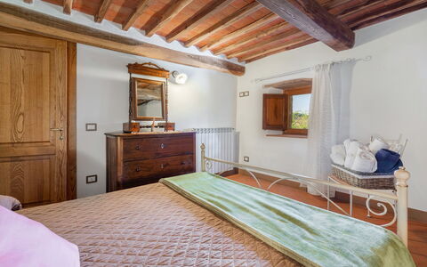 Chiara House In Galenda, Chianti, Pool And Nature: Costruzione, Mobilia, Cabinetry, Finestra, Comfort, Legna, Cassetto, Interior Design, Casa, Pavimentazione