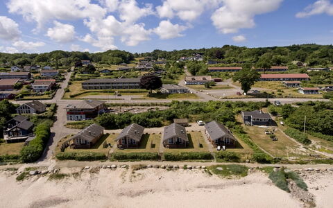 Ghita - 10M from the Sea: Legna, Tetto, Architettura, Casa, Casa, Villetta, Raccordo, Latifoglie, Pendenza, Estate