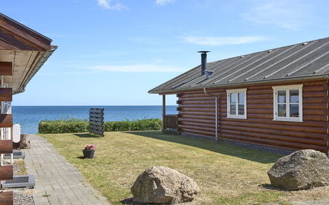 Ghita - 10M from the Sea: Legna, Tetto, Architettura, Casa, Casa, Villetta, Raccordo, Latifoglie, Pendenza, Estate