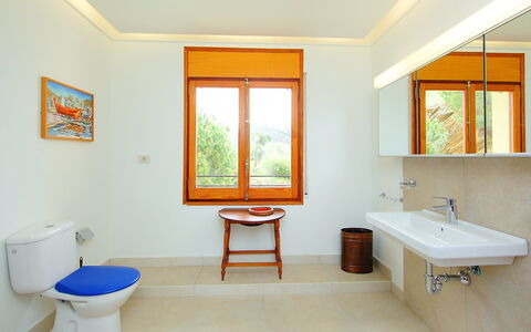 Roses 325: Bagno, Camera, Proprietà, Interior Design, Pavimento, Giallo, Costruzione, Casa, Mobilia, Immobiliare