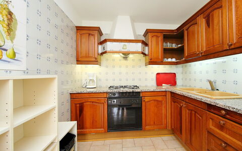 Roses 325: Proprietà, Controsoffitto, Camera, Cabinetry, Mobilia, Cucina, Interior Design, Costruzione, Pavimento, Immobiliare