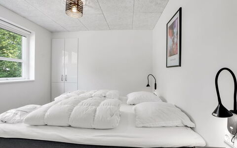Patrice - 300M from the Sea: Interior Design, Parete, Mobilia, Lampada, Soffitto, Camera Da Letto, Pavimentazione, Pavimento, Illuminazione, Letto