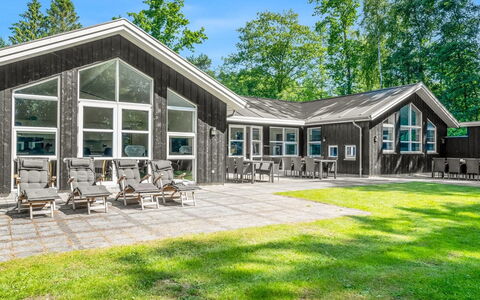 Patrice - 300M from the Sea: Legna, Casa, Portico, Deck, Latifoglie, Tetto, Color Legno, Pavimento In Legno, Eco Hotel