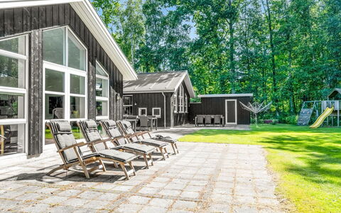 Patrice - 300M from the Sea: Legna, Casa, Portico, Deck, Latifoglie, Tetto, Color Legno, Pavimento In Legno, Eco Hotel