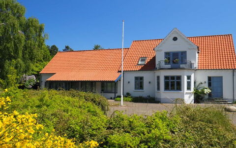 Øthulf - 200M from the Sea: Legna, Tetto, Architettura, Casa, Casa, Villetta, Raccordo, Latifoglie, Pendenza, Estate