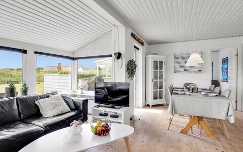 Hejdi - 650M from the Sea: Casa, Mobilia, Casa, Interior Design, Soffitto, Porta, Divano, Soggiorno, Villetta