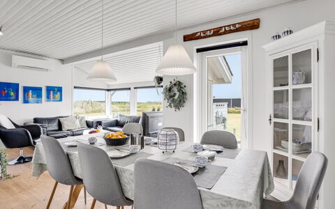 Hejdi - 650M from the Sea: Mobilia, Casa, Interior Design, Casa, Sedia, Soffitto, Cucina & Sala Da Pranzo Tavolo, Villetta, Soggiorno, Lampada