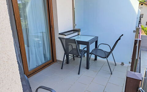 Sunshine View 3: Tavolo, Mobilia, Legna, Costruzione, Sedia, Interior Design, Tavolo Esterno, Mobili Da Esterno, Pavimentazione, Pavimento