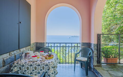 La Ginestra: Pianta, Proprietà, Mobilia, Tavolo, Sedia, Azzurro, Cielo, Costruzione, Interior Design, Architettura