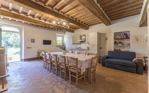 Le Casaline Di Sopra, Massa Marittima: Tavolo, Mobilia, Proprietà, Divano, Pianta Della Casa, Legna, Finestra, Interior Design, Pavimentazione, Pavimento