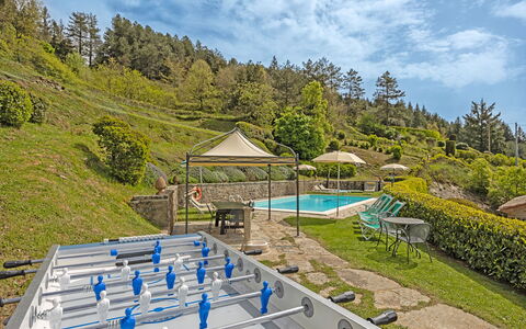 La Montana: Cielo, Nube, Pianta, Albero, Lotto, Erba, Urban Design, Piscina, Tempo Libero, Biome