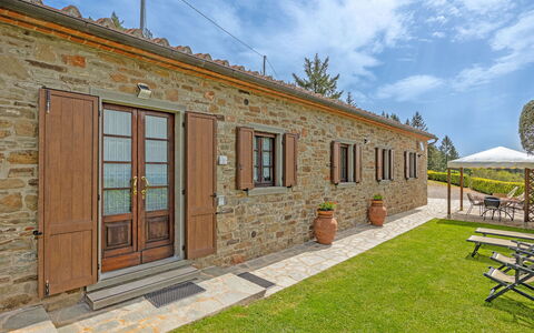 La Montanina: Costruzione, Pianta, Nube, Cielo, Finestra, Porta, Interior Design, Casa, Legna, Villetta