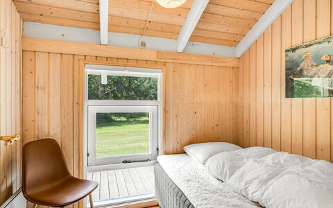 Amundi - 500M from the Sea: Legna, Camera Da Letto, Interior Design, Soffitto, Pavimentazione, Letto, Pavimento, Casa, Telaio Del Letto, Latifoglie