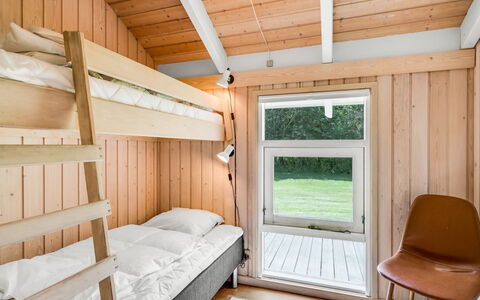 Amundi - 500M from the Sea: Legna, Camera Da Letto, Letto, Latifoglie, Color Legno, Plank, Log Cabin, Letto A Castello, Telaio Del Letto, Bedding