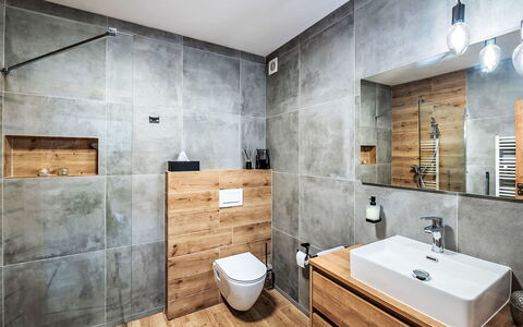 Horni Plana 100: Specchio, Rubinetto, Idraulico Fixture, Lavello, Proprietà, Bagno, Lavandino Del Bagno, Legna, Interior Design, Pavimento
