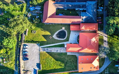 Horni Plana 100: Proprietà, Mondo, Blu, Azzurro, Pianta, Acqua, Urban Design, Vegetazione, Albero, Biome