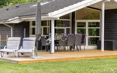 Næwe - 30Km from the Sea: Legna, Portico, Villetta, Shade, Latifoglie, Porta, Mobili Da Esterno, Deck, Sedia, Struttura Esterna