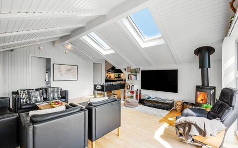 Emin - 700M from the Sea: Interior Design, Mobilia, Pavimentazione, Soffitto, Legna, Pavimento, Illuminazione, Camera, Soggiorno, Pavimento In Legno