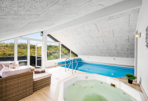 Emin - 700M from the Sea: Soffitto, Mobilia, Attico, Ricorrere, Piscina, Sedia, Hotel, Design, Eco Hotel, Illuminazione Diurna