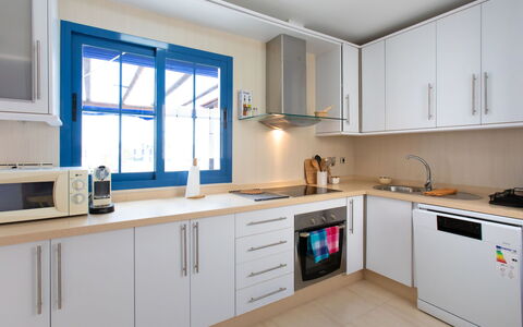 Ático Galera Playa Free Padel: Cabinetry, Controsoffitto, Lavandino Della Cucina, Lavello, Rubinetto, Cucina Stufa, Cucina, Elettrodomestico Da Cucina, Finestra, Legna