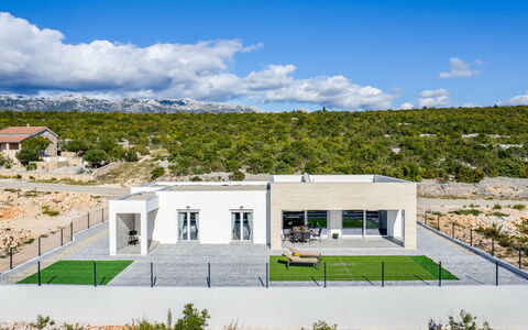Silencia: Cielo, Nube, Pianta, Proprietà, Costruzione, Finestra, Lotto, Architettura, Paesaggio Naturale, Immobiliare