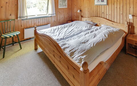 Srebrenka - 1.2Km from the Sea: Camera Da Letto, Letto, Legna, Interior Design, Mobilia, Lenzuolo, Soffitto, Telaio Del Letto, Bedding, Pavimento