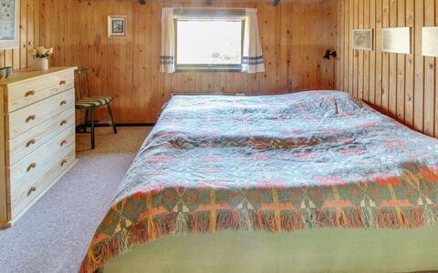 Srebrenka - 1.2Km from the Sea: Camera Da Letto, Letto, Interior Design, Legna, Mobilia, Pavimentazione, Soffitto, Lenzuolo, Pavimento, Bedding