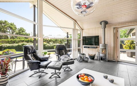 Fritzi - 1.7Km from the Sea: Interior Design, Soffitto, Casa, Soggiorno, Sedia, Divano, Pianta Della Casa, Atrio, Vaso Di Fiori