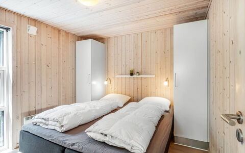 Fritzi - 1.7Km from the Sea: Camera Da Letto, Legna, Letto, Soffitto, Interior Design, Lenzuolo, Pavimento, Bedding, Pavimentazione, Camera