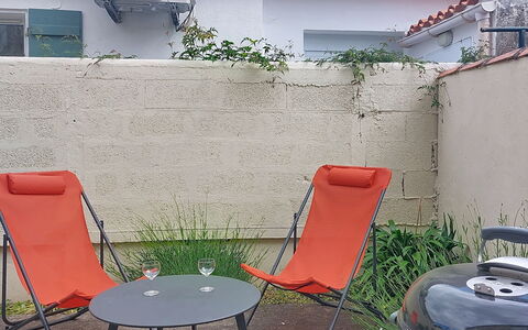 La Picotelle: Mobilia, Mobili Da Esterno, Sedia, Sedia Pieghevole, Giardino, Shade, Backyard, Cortile, Plastica, Vaso Di Fiori