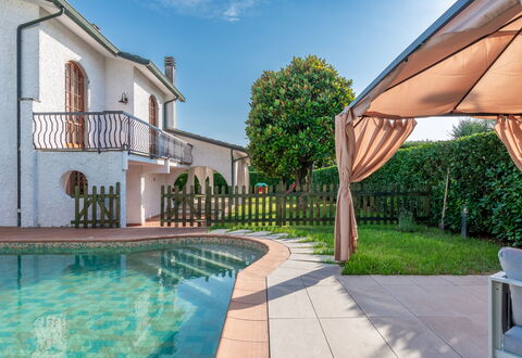 Villa i Portici: Acqua, Pianta, Cielo, Proprietà, Finestra, Costruzione, Azzurro, Piscina, Architettura, Albero