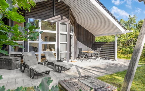 Brunetta - 350M from the Sea: Legna, Casa, Portico, Deck, Latifoglie, Tetto, Color Legno, Pavimento In Legno, Eco Hotel