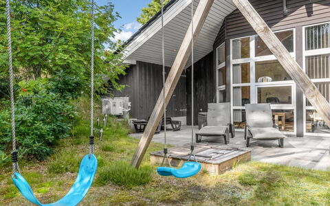 Brunetta - 350M from the Sea: Legna, Casa, Portico, Deck, Latifoglie, Tetto, Color Legno, Pavimento In Legno, Eco Hotel