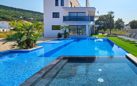Noel: Acqua, Cielo, Pianta, Costruzione, Piscina, Finestra, Azzurro, Blu, Shade, Albero
