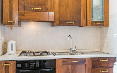 Bellavista 200.1: Marrone, Cabinetry, Controsoffitto, Mobilia, Proprietà, Lavandino Della Cucina, Lavello, Bianca, Costruzione, Cucina
