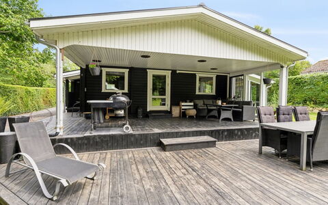 Araminta - 800M from the Sea: Mobilia, Interior Design, Pavimentazione, Pavimento, Soffitto, Camera, Sedia, Tavolo, Appartamento, Cucina & Sala Da Pranzo Tavolo