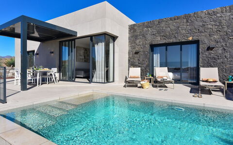 Yucas 1: Acqua, Proprietà, Cielo, Piscina, Costruzione, Azzurro, Blu, Shade, Illuminazione, Interior Design