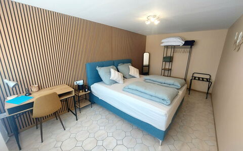Buk City Apartments * * *: Legna, Camera Da Letto, Tessile, Mobilia, Pavimento, Interior Design, Letto, Bedding, Lenzuolo, Pavimentazione