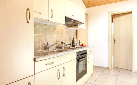 Bühl: Cabinetry, Controsoffitto, Lavandino Della Cucina, Lavello, Rubinetto, Cucina Stufa, Elettrodomestico Da Cucina, Costruzione, Porta, Legna