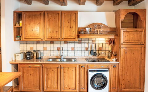 La Meridiana: Cucina, Legna, Controsoffitto, Cabinetry, Interior Design, Apparecchio Major, Pavimentazione, Mobilia, Lavello, Elettrodomestico Da Cucina