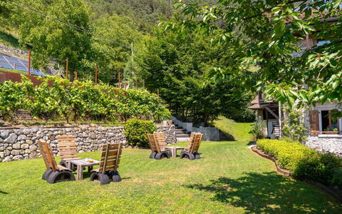 La Meridiana: Arbusto, Giardino, Groundcover, Catena Montuosa, Valle, Eco Hotel, Shade, Mobili Da Esterno, Prato