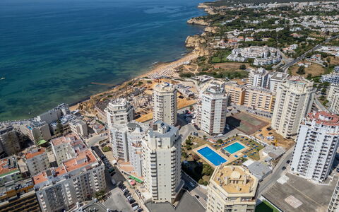 Excellent Seafront & Seaview: Costruzione, Appartamento, Città, Zona Urbana, Zona Residenziale, Area Metropolitana, Condominio, Grattacielo, Quartiere