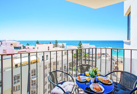 Excellent Seafront & Seaview: Pianta, Albero, Costruzione, Nube, Urban Design, Quartiere, Finestra, Tetto, Facciata, Immobiliare
