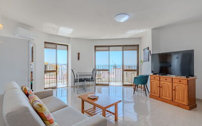 Excellent Seafront & Seaview