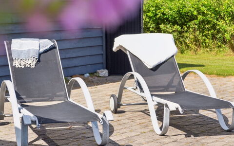 Edzard - 800M from the Sea: Casa, Villetta, Portico, Latifoglie, Raccordo, Deck, Shade, Plank, Estate, Edifici Giardino