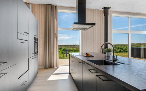 Marius - 400M from the Sea: Cucina, Controsoffitto, Pavimentazione, Interior Design, Legna, Cabinetry, Pavimento, Mobilia, Soffitto, Pavimento In Legno